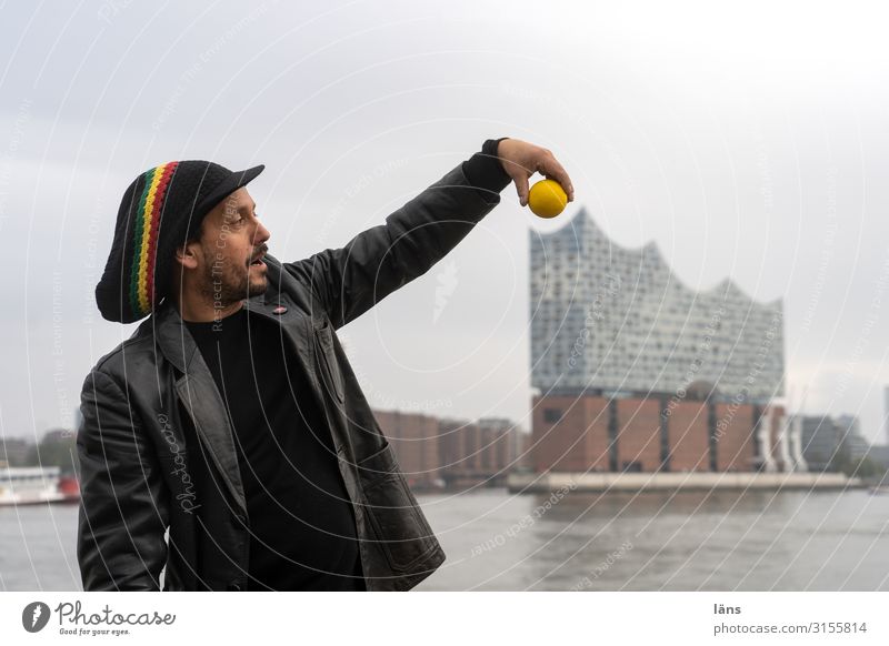 die Krönung der Krönung Ferien & Urlaub & Reisen Tourismus Ausflug Ball Mensch maskulin Mann Erwachsene Leben 1 Hamburg Hamburger Hafen Hafenstadt Haus Bauwerk