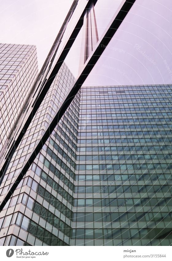 Reflektierende Bauten Arbeitsplatz Büro Wirtschaft Baustelle Stadt Hauptstadt Stadtzentrum Menschenleer Haus Hochhaus Bauwerk Gebäude Architektur Fassade