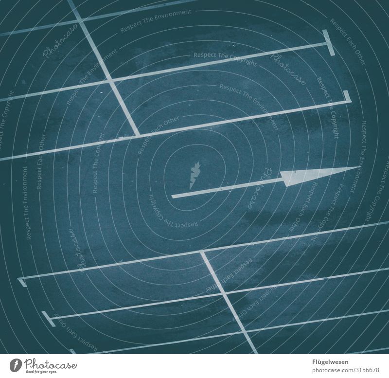 Pfeile Markierungslinie Markierungen markiert Fahrbahnmarkierung parken Parkplatz Parkhaus