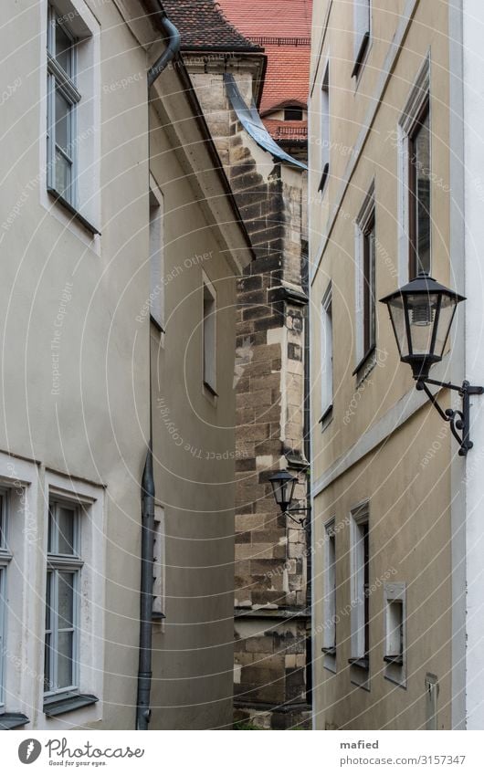 Pirna 2015 Stadt Altstadt Menschenleer Haus Kirche Architektur Mauer Wand braun gelb rot Farbfoto Außenaufnahme Tag Zentralperspektive