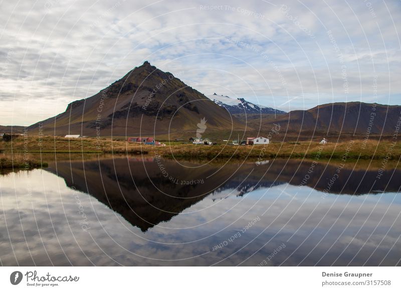 Mountains in Iceland are reflected in the water Ferien & Urlaub & Reisen Tourismus Ausflug Abenteuer Expedition Sommer Winter Umwelt Natur Landschaft Klima