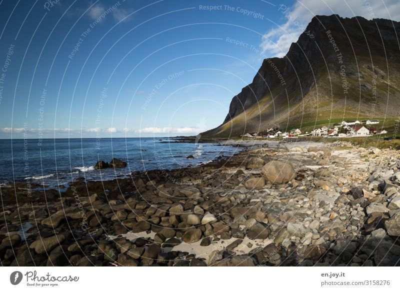 Licht und Schatten Ferien & Urlaub & Reisen Tourismus Ausflug Ferne Strand Meer Umwelt Natur Landschaft Himmel Felsen Berge u. Gebirge Küste Insel Lofoten