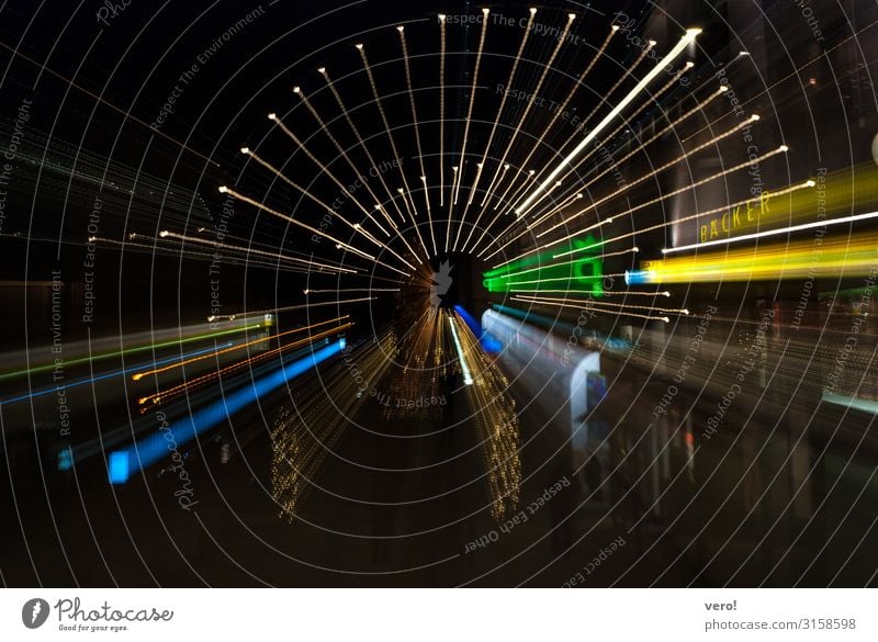 Dornbirn Städtereise Stadt Stadtzentrum Fußgängerzone Marktplatz Fußfgängerzone Licht Lichtermeer Schriftzeichen Bewegung drehen kaufen leuchten Blick