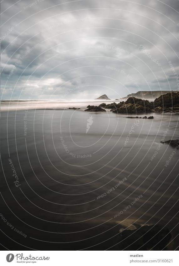 Küstenlinie küste," Meer Strand Wellen Himmel Wolken Sand Horizont Asturien Braun Grau schlechtes Wetter Riff Felsen Brandung Gischt