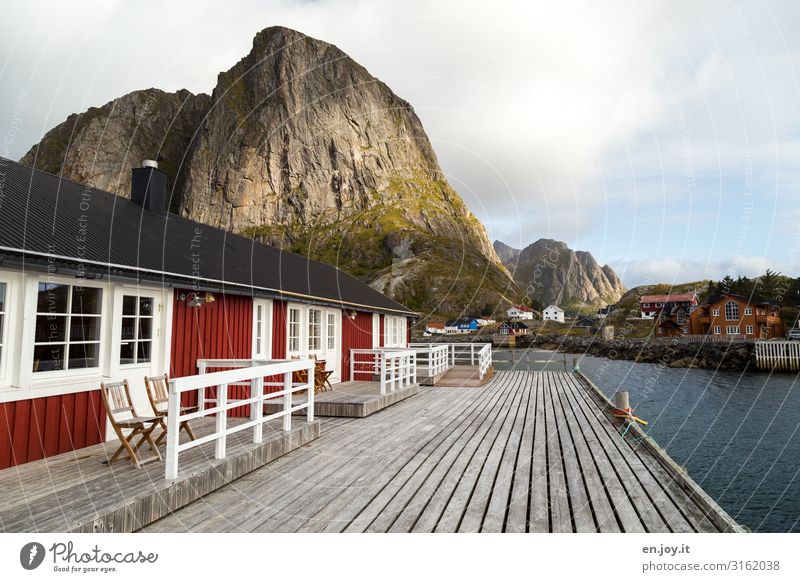 erholsam Ferien & Urlaub & Reisen Tourismus Ausflug Umwelt Natur Landschaft Wolken Felsen Berge u. Gebirge Fjord Hamnöy Reine Norwegen Skandinavien Lofoten Haus