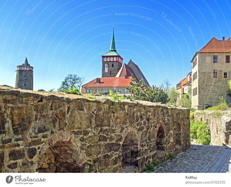 Altstadt von Bautzen mit alter Wasserkunst und Michaeliskirche Deutschland Sachsen Europa Stadt Menschenleer Kirche Bauwerk Gebäude Architektur Mauer Wand