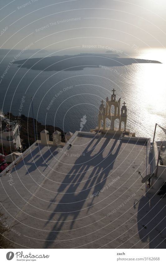 Schlagschatten Meer Insel Landschaft Wasser Himmel Hügel Küste Dorf Kirche Tor Kreuz blau Glaube Religion & Glaube Mittelmeer Ägäis Caldera Santorin Kykladen