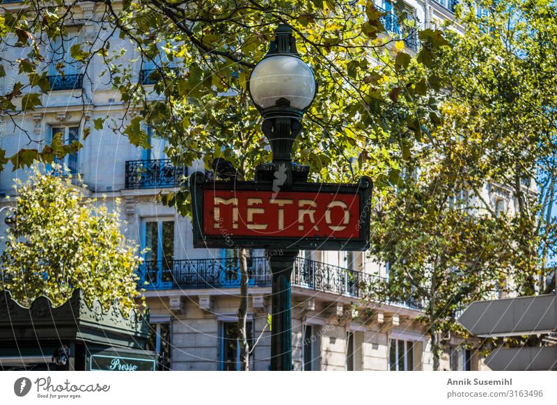 Metro-Schild im Jugendstil Paris Öffentlicher Personennahverkehr Bahnfahren Tunnel Schienenverkehr U-Bahn Schienenfahrzeug Bahnhof kaufen