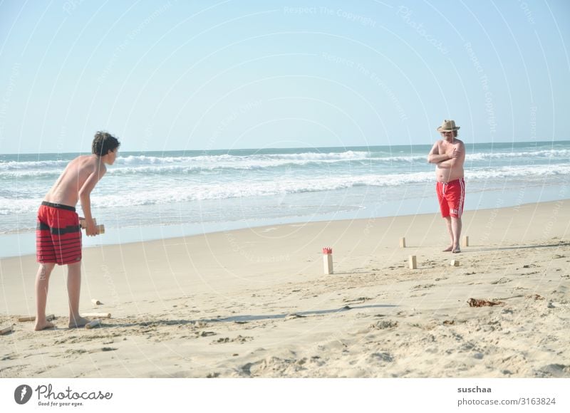 urlauber am strand Mann Urlaub Sommer Badehose Meer Atlantik Sandstrand Weite Ferien Urlauber Sommerferien Wellen Ferien & Urlaub & Reisen Strand Wasser Küste