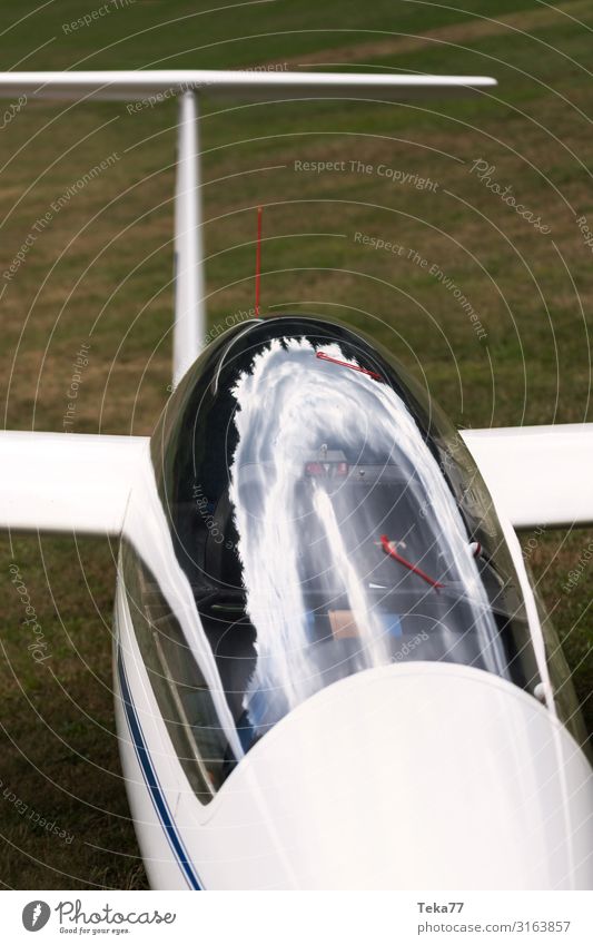 Segelflugzeug Ferien & Urlaub & Reisen Sport Wind Flughafen Verkehr Verkehrsmittel Luftverkehr Flugzeug ästhetisch Segelfliegen Farbfoto Außenaufnahme