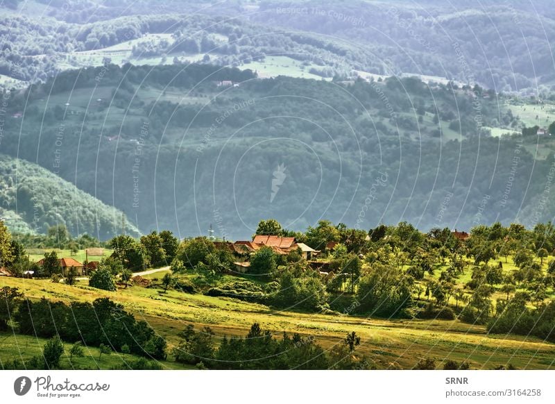 Tal Haus Umwelt Landschaft Wald Dorf Gebäude natürlich Domizil agrestätisch dale Wohnung ökologisch Ökosystem Europa Wohnen Weiler heimwärts Gehöft keine Person