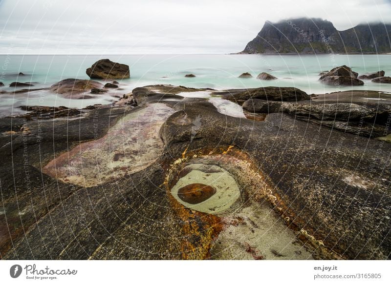 Das Auge Ferien & Urlaub & Reisen Meer Natur Landschaft Himmel Horizont Felsen Berge u. Gebirge Küste Bucht Uttakleiv Lofoten Norwegen Skandinavien Abenteuer