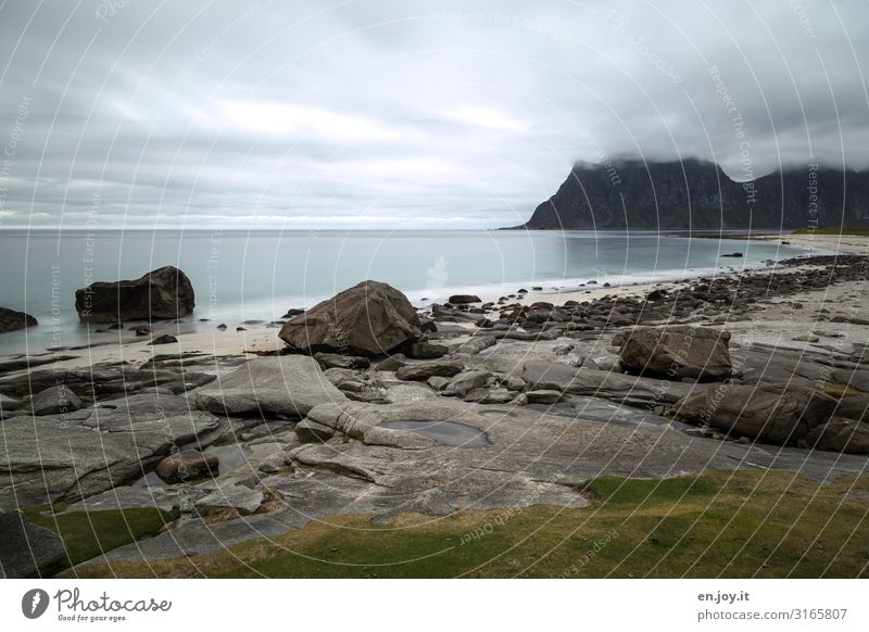 Uttakleiv Ferien & Urlaub & Reisen Ausflug Ferne Strand Meer Natur Landschaft Himmel Horizont schlechtes Wetter Felsen Berge u. Gebirge Norwegen Skandinavien