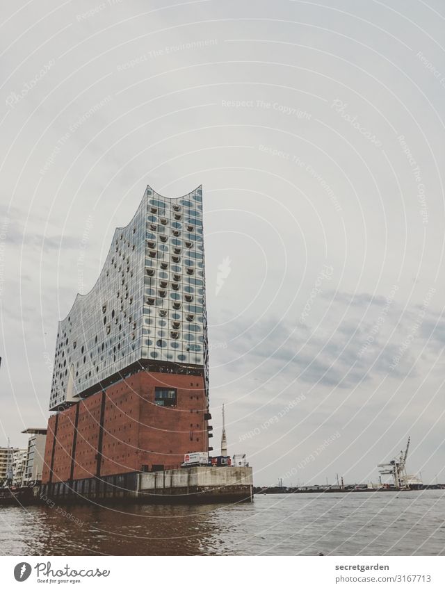 Kaispeicher A mit ein bisschen was drauf. Kunst Architektur Wasser Himmel Wolken Fluss Elbe Hamburg Hafenstadt Bauwerk Gebäude Sehenswürdigkeit Wahrzeichen