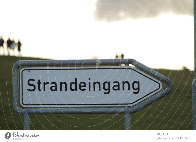 Hinweisschild Strandeingang in Bensersiel an der Nordsee Ferien & Urlaub & Reisen Tourismus Ausflug Meer Insel Sonnenaufgang Sonnenuntergang Fischerdorf