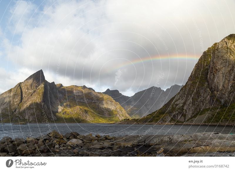 Fensterblick Ferien & Urlaub & Reisen Natur Landschaft Himmel Gewitterwolken Herbst Klima Klimawandel Wetter Felsen Berge u. Gebirge Fjord Lofoten Skandinavien