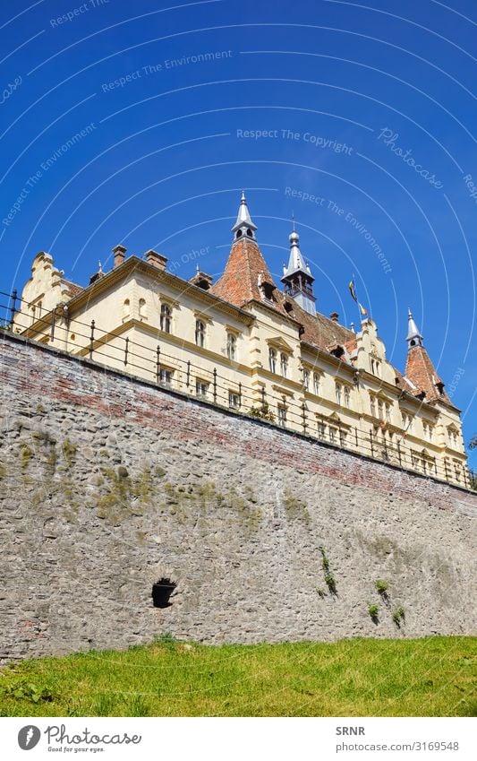 Das Rathaus Sightseeing Haus Altstadt Gebäude Architektur Fassade alt Verteidigungsmauer Europa Außenseite historisch Wahrzeichen mittelalterlich