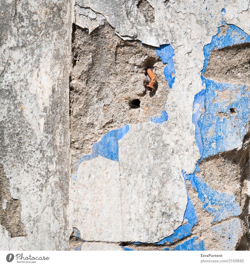 ° Haus Gebäude Mauer Wand Fassade Stein Beton Metall alt hässlich blau grau Nagel Rost kaputt verfallen Verfall Farbfoto Außenaufnahme Nahaufnahme abstrakt