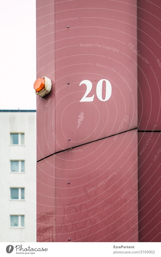 .20/ Haus Bauwerk Gebäude Architektur Mauer Wand Fassade Fenster Zeichen Ziffern & Zahlen Schilder & Markierungen Linie grau rot Geburtstag Alarm Alarmanlage