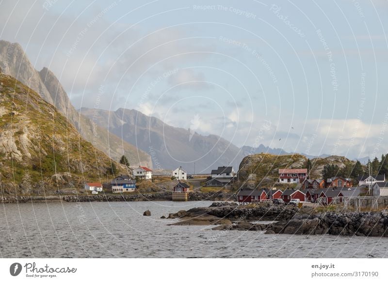 von Gegenüber Ferien & Urlaub & Reisen Umwelt Natur Landschaft Himmel Schönes Wetter Felsen Berge u. Gebirge Küste Fjord Reinefjorden Hamnöy Norwegen Lofoten