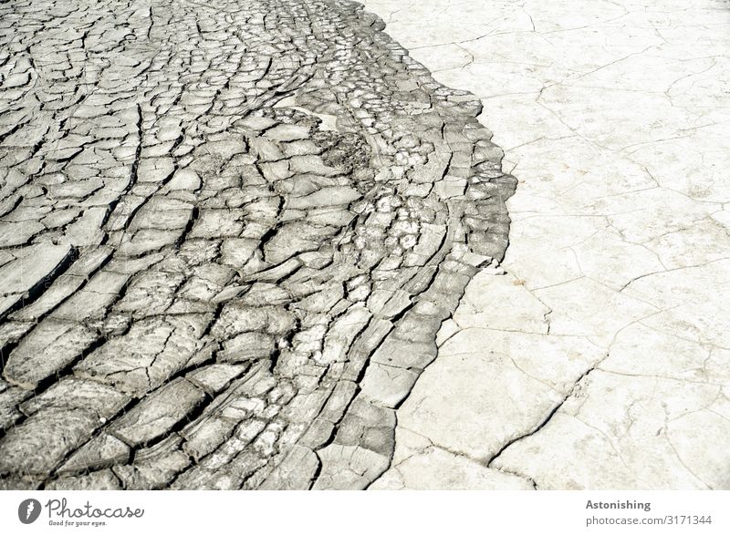 trockener Matsch Umwelt Erde Sand Sommer Dürre Berca Noroiosi Rumänien Stein trist braun grau Grenze Riss Mondlandschaft exotisch Reisefotografie matschen