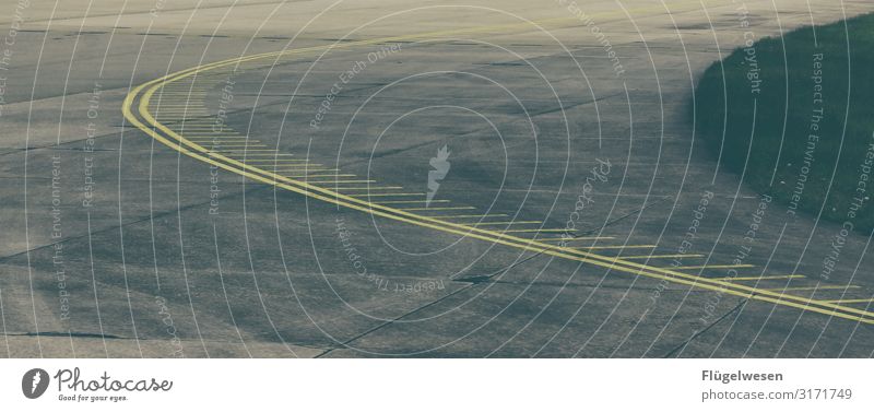 Streets Straße Straßenverkehr Kurve Kurvenlage Asphalt Flughafen Rollfeld Markierungslinie Fahrbahnmarkierung