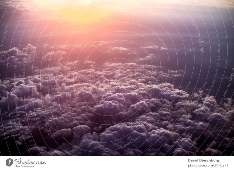 Über den Wolken Ferien & Urlaub & Reisen Himmel Horizont Schönes Wetter Luftverkehr Flugzeug Passagierflugzeug im Flugzeug blau gelb violett orange Abenteuer