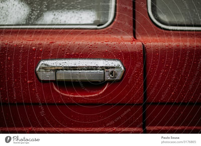 Nahaufnahme Autotürschloss Lada Niva Verkehr Verkehrsmittel Fahrzeug PKW Oldtimer alt ästhetisch eckig einfach elegant rot Tür Griff Farbfoto Außenaufnahme