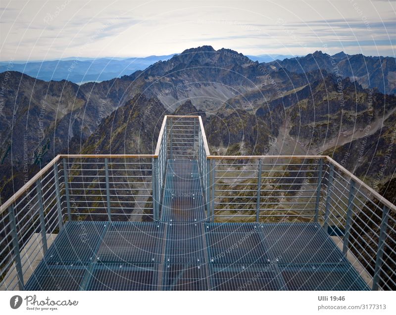 Nix für Angsthasen! Ferien & Urlaub & Reisen Abenteuer Berge u. Gebirge Klettern Bergsteigen wandern Natur Horizont Herbst Felsen Gipfel Menschenleer