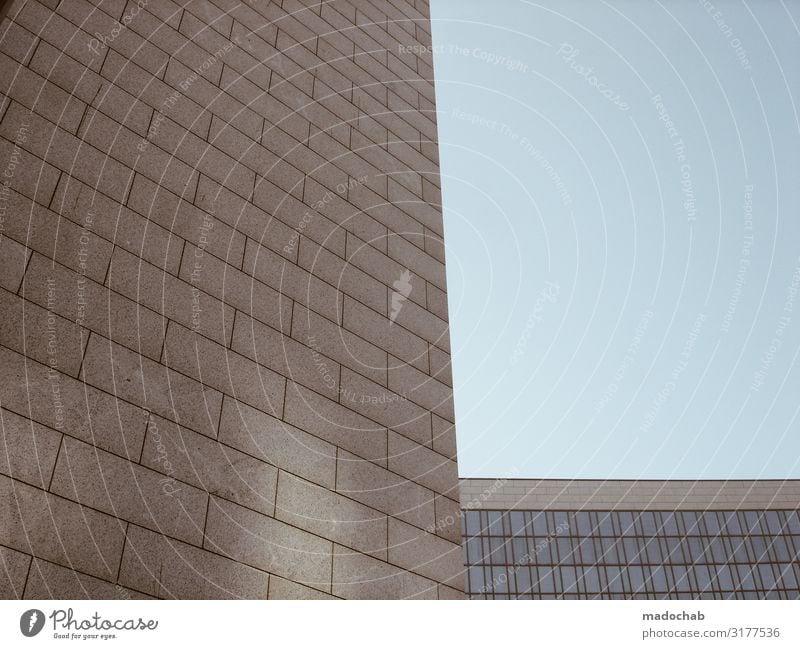 Wenig Haus Bauwerk Gebäude Architektur Mauer Wand Fassade ästhetisch eckig kalt modern Stadt Einsamkeit Perspektive planen Farbfoto Gedeckte Farben mehrfarbig