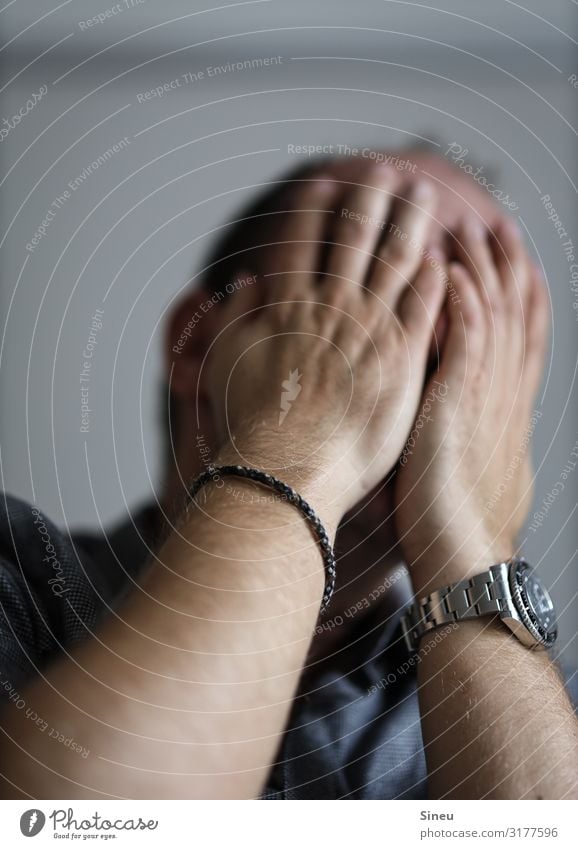 Oh nein... Uhr Armband Traurigkeit weinen Angst Entsetzen Todesangst Zukunftsangst gefährlich Stress Verzweiflung Unglaube Enttäuschung Krise Konflikt & Streit