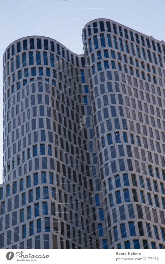 Berlin macht Wellen Arbeitsplatz Stadtzentrum Haus Hochhaus Bauwerk Gebäude Architektur Mauer Wand Fassade Fenster Stein Glas Zeichen bauen ästhetisch