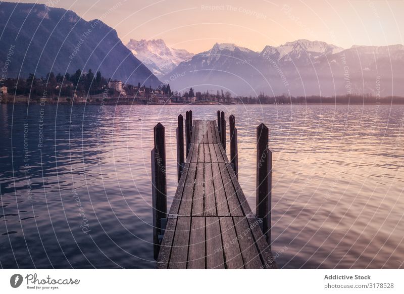 Pier in See und Bergen Anlegestelle Berge u. Gebirge Schweiz Natur Ferien & Urlaub & Reisen Tourismus Landschaft Glück azurblau türkis malerisch Frieden