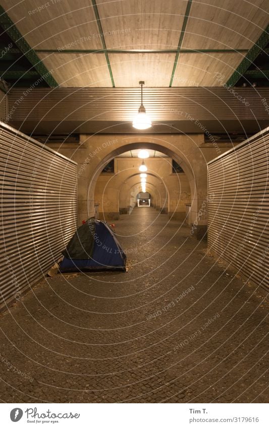 Ecke Schönhauser Prenzlauer Berg Stadt Hauptstadt Stadtzentrum Altstadt Fußgängerzone Menschenleer Bauwerk Gebäude Armut obdachlos Zelt Farbfoto Außenaufnahme