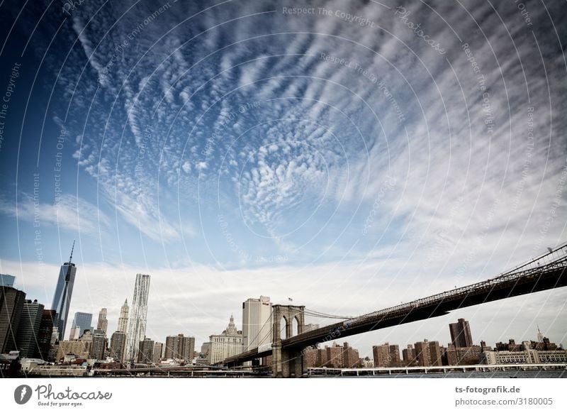 Manhattan Skyline Sightseeing Städtereise Himmel Wolken New York City Stadt Stadtzentrum Haus Hochhaus Brücke Bauwerk Gebäude Architektur Sehenswürdigkeit