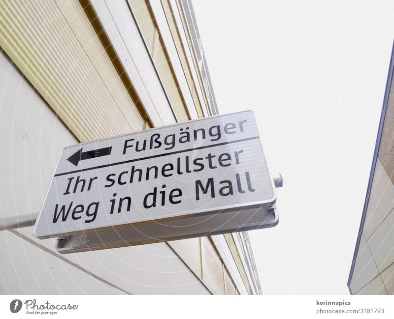 Weg zur Mall kaufen Reichtum Einkaufszentrum Einkaufscenter Fußgänger Schilder & Markierungen Hinweisschild Warnschild Freizeit & Hobby Kommunizieren Farbfoto