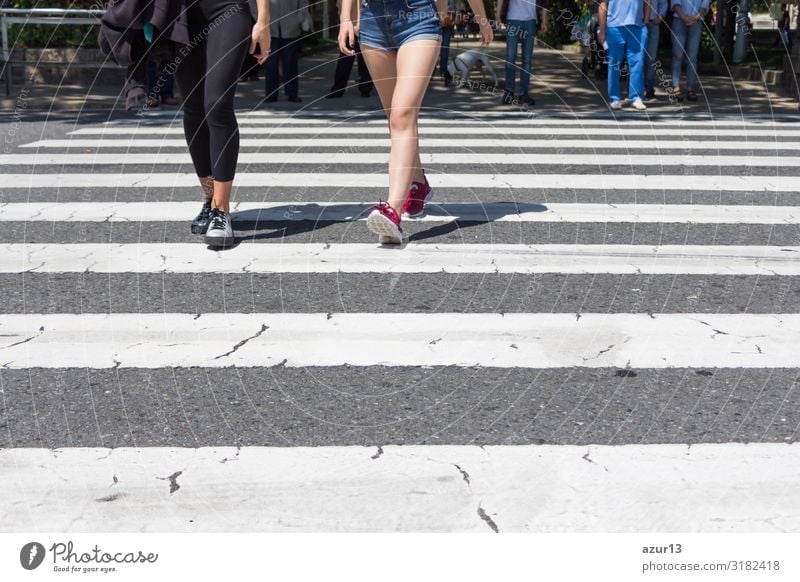 Pedestrian crossing city downtown women walk in motion on road Lifestyle kaufen Leben Mensch Frau Erwachsene Stadtzentrum Streifen Stress pedestrian crosswalk