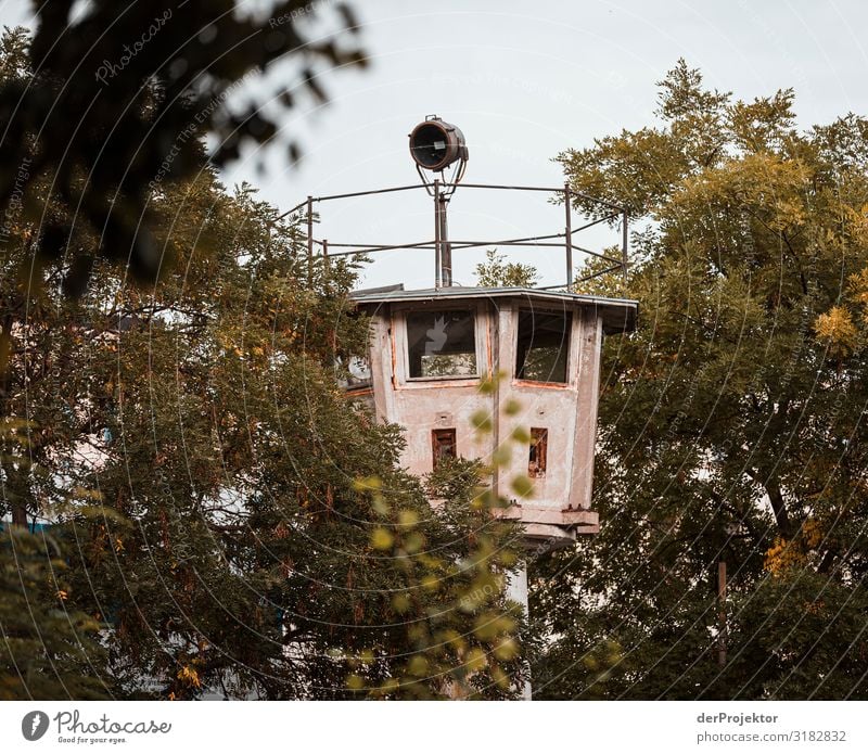 DDR Wachturm in Berlin Mitte Ferien & Urlaub & Reisen Tourismus Ausflug Abenteuer Ferne Freiheit Sightseeing Städtereise Bauwerk Gebäude Architektur Mauer Wand