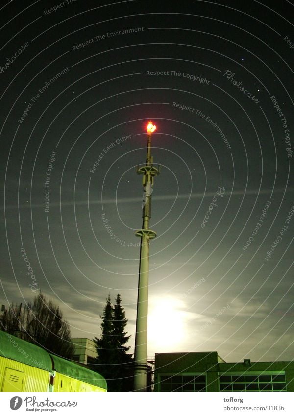 Sendemast Sender Nacht Deutsche Telekom Richtfunk Funktechnik Telekommunikation sende Strommast Mond