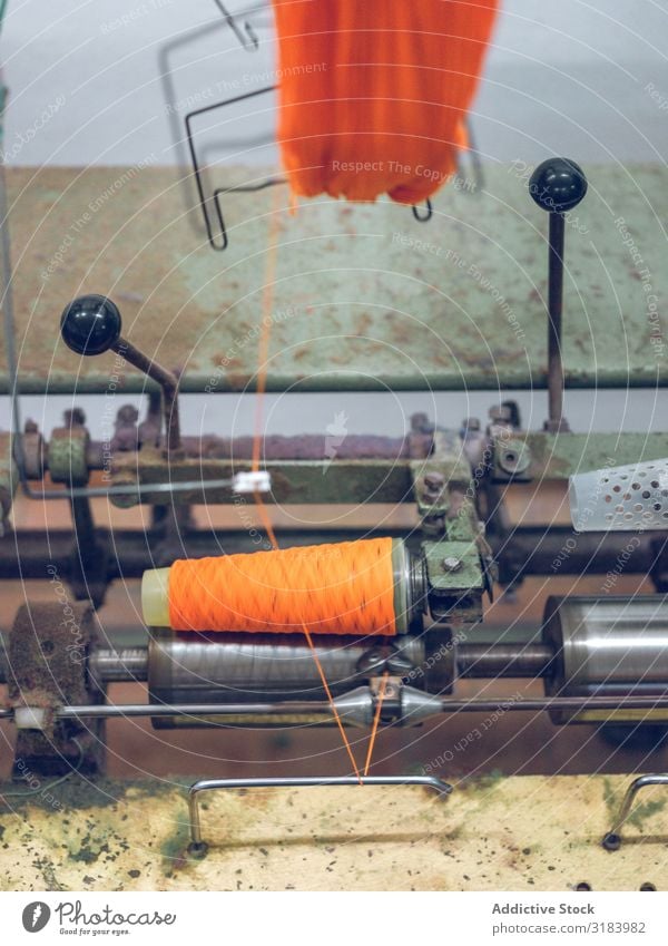 Maschinenhaspelfaden auf Spule Faser taumelnd Baumwolle Industrie Fabrik Orange Produktion Material Stoff Gerät Bekleidung Textil Spinning Werkzeug verarbeiten