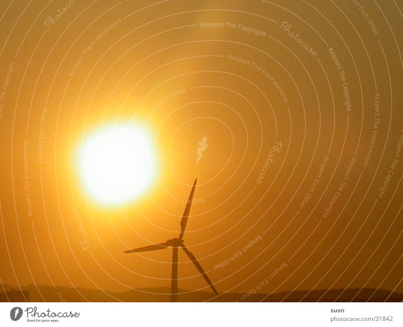 Windrad Sonnenuntergang gelb Verkehr Windkraftanlage Abend