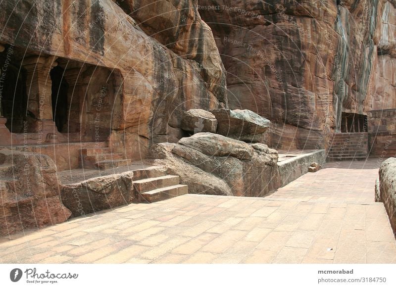 Felsentempel Ferien & Urlaub & Reisen Tourismus Gebäude Architektur Denkmal Stein gigantisch braun rot Höhle Tempel Gebetsstätte steinhart Zahlen Statue Säule