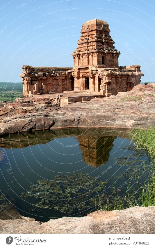 Tempel und Spiegelung Berge u. Gebirge Hügel Felsen Gebäude Architektur Stein hell Gelassenheit Gebetsstätte Schrein Kirchenraum heiliger Ort Konstruktion