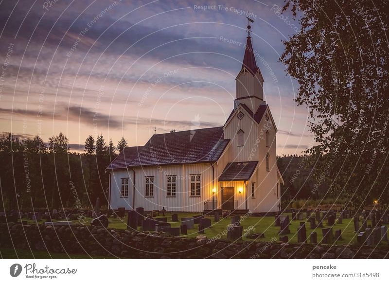 schlaflos durch norwegen Natur Landschaft Himmel Kirche Erfahrung Frieden Glaube Religion & Glaube Stimmung Norwegen Stabkirche Licht Friedhof schlafen ruhig