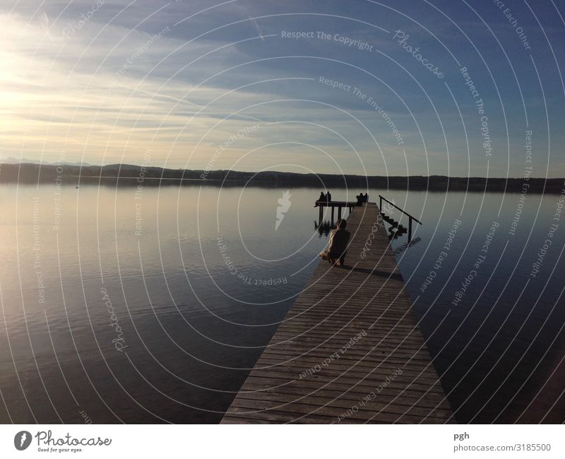 Picknick am See Freude Glück Feste & Feiern Paar Partner Umwelt Natur Landschaft Wasser Sonnenaufgang Sonnenuntergang Erholung Essen genießen fantastisch kalt