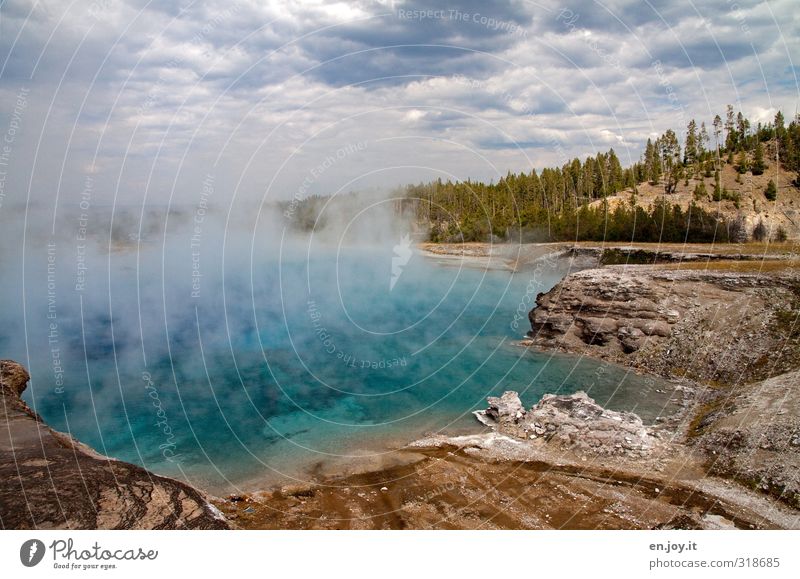 Excelsior Geyser Crater Ferien & Urlaub & Reisen Tourismus Abenteuer Natur Landschaft Urelemente Wasser Gewitterwolken Baum Hügel Heisse Quellen außergewöhnlich