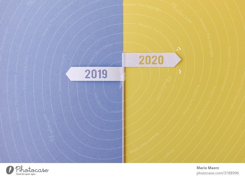 Tschüss 2019. Hallo 2020. Lifestyle Bildung Wirtschaft Business Karriere Erfolg Zeichen machen neu Optimismus Willensstärke Mut Tatkraft Beginn Fortschritt