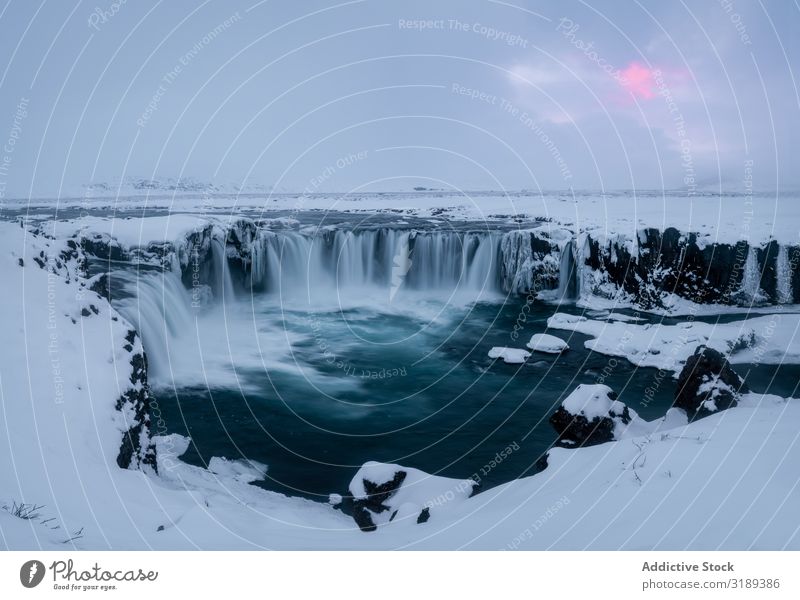 Godafoss Wasserfall in Island strömen kampfstark Landschaft Natur Aussicht Tourismus Ferien & Urlaub & Reisen Ausflug Abenteuer platschen fließen Kaskade Felsen