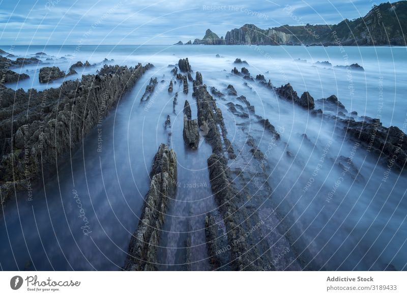 Neblige Landschaft am Felsenküste von Playa de Gueirua Küste Meer Nebel playa gueirua Asturien Spanien Meereslandschaft Natur Wasser Strand Klippe