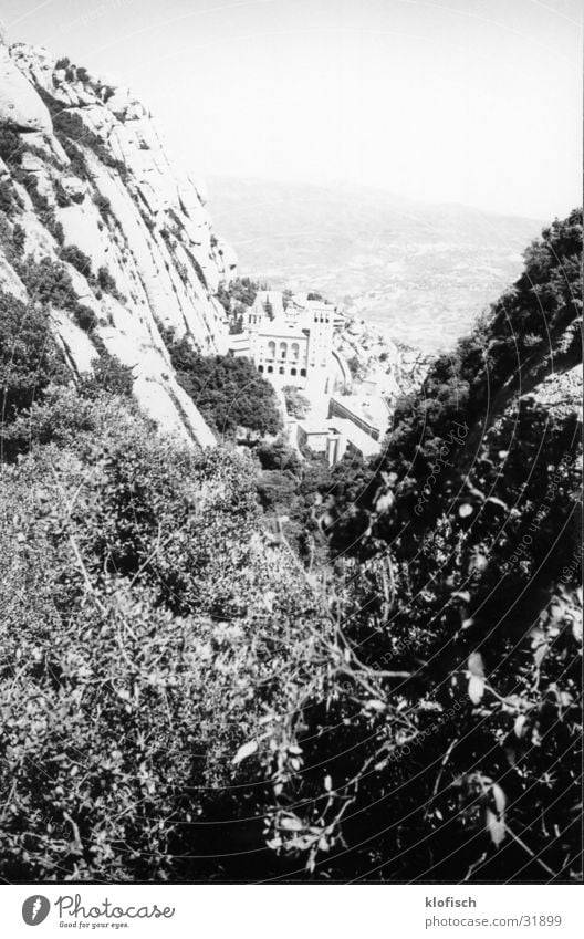 Blick auf Schloss Monteserrat Spanien Europa Landschaft